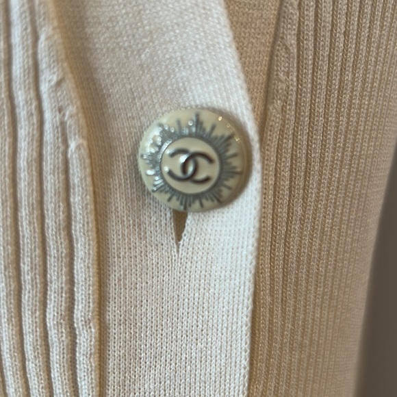 CHANEL DRESS Snow White Gorgeous color with Chanel CC buttons on front Size 42 - Picture 2 of 9